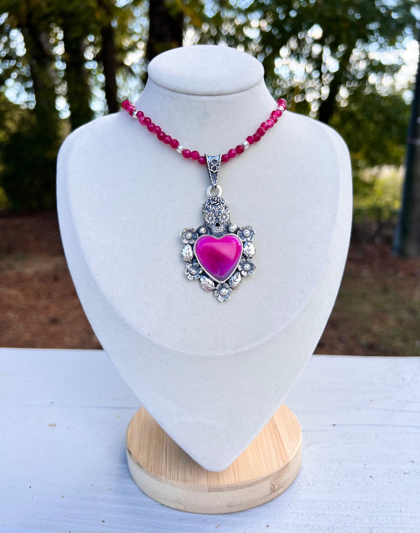 Silver skull necklace.